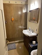 Cozy apt Within Walk Distance to Center and Beach