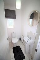 3 Bed Detached - Quiet Cul De Sac -private Parking