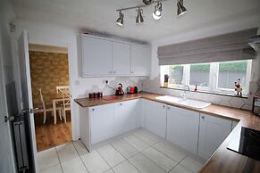 3 Bed Detached - Quiet Cul De Sac -private Parking