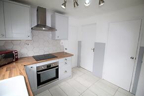 3 Bed Detached - Quiet Cul De Sac -private Parking