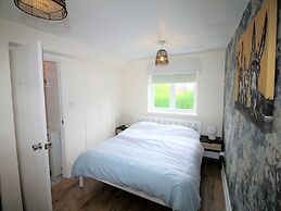 3 Bed Detached - Quiet Cul De Sac -private Parking