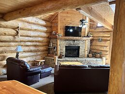 Infinite Views - Secluded W/ Mountain Views 2 Bedroom Cabin by Heavenl