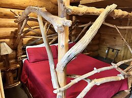 Infinite Views - Secluded W/ Mountain Views 2 Bedroom Cabin by Heavenl