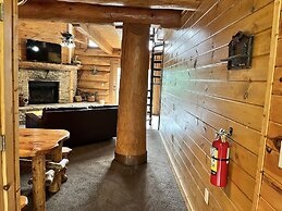 Infinite Views - Secluded W/ Mountain Views 2 Bedroom Cabin by Heavenl