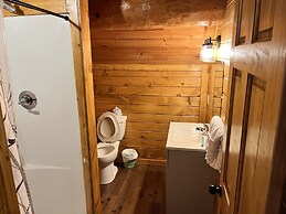 Infinite Views - Secluded W/ Mountain Views 2 Bedroom Cabin by Heavenl