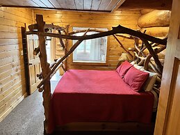 Infinite Views - Secluded W/ Mountain Views 2 Bedroom Cabin by Heavenl