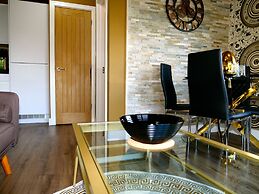 Ultra Deluxe Versace Apartment Near Sheffield
