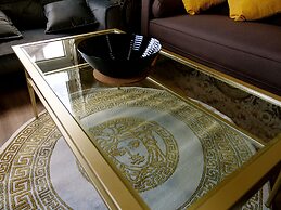 Ultra Deluxe Versace Apartment Near Sheffield