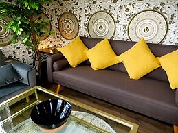 Ultra Deluxe Versace Apartment Near Sheffield