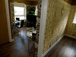 Ultra Deluxe Versace Apartment Near Sheffield