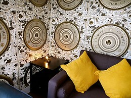 Ultra Deluxe Versace Apartment Near Sheffield