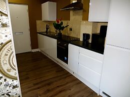 Ultra Deluxe Versace Apartment Near Sheffield
