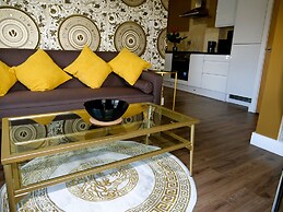 Ultra Deluxe Versace Apartment Near Sheffield
