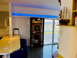 Stunning View Seaside 1-bed Apartment in Saronida