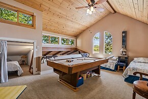 Marina Beach Lodge - Lakefront Home on Beach! by Yosemite Region Resor