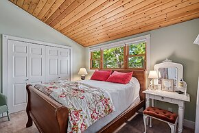 Marina Beach Lodge - Lakefront Home on Beach! by Yosemite Region Resor