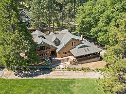 Marina Beach Lodge - Lakefront Home on Beach! by Yosemite Region Resor