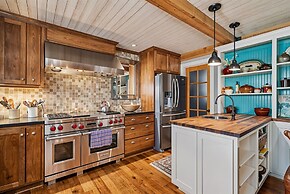 Marina Beach Lodge - Lakefront Home on Beach! by Yosemite Region Resor