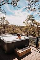 Luxurious Tree Top Cabin by the Lake