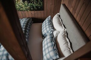 Luxurious Tree Top Cabin by the Lake