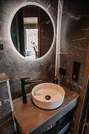 Luxurious Tree Top Cabin by the Lake