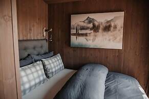 Luxurious Tree Top Cabin by the Lake