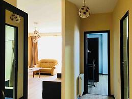Sweet Home Sleeps 4 With Terrace
