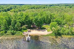 Cabin Retreat on Big Crooked Lake
