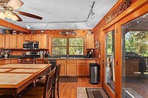 Cabin Retreat on Big Crooked Lake