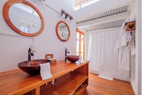 Aruna Resort & Villas