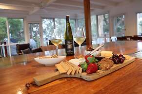 Whispering Gums Lorne Ocean Views Pet Friendly EV Charger