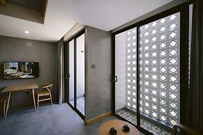 Shi House by Haviland