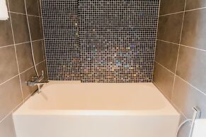 Shi House by Haviland