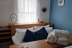 Apartment - Sleeps 4 - Pet Friendly - Parking