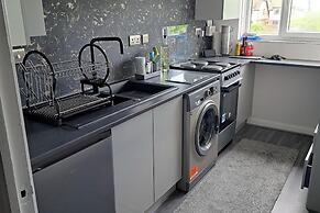 Apartment - Sleeps 4 - Pet Friendly - Parking