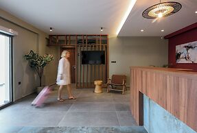 Amyntas Seafront Hotel