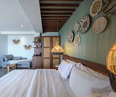 Amyntas Seafront Hotel