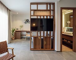 Amyntas Seafront Hotel