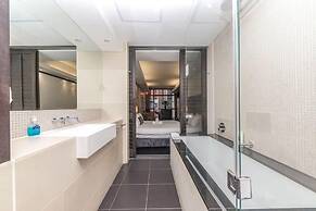 Warm and Modern 1BD APT in CBD