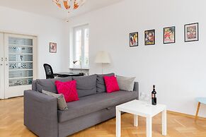 Heart of Gdansk Apartment by Renters
