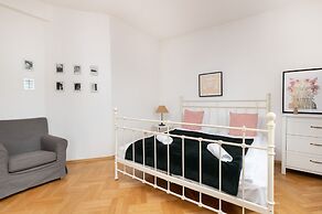 Heart of Gdansk Apartment by Renters