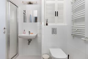 Heart of Gdansk Apartment by Renters