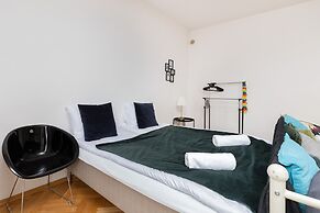 Heart of Gdansk Apartment by Renters
