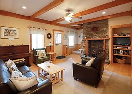 Cozy Cove Cottage Limit 6 3 Bedroom Cottage by RedAwning