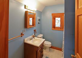 Cozy Cove Cottage Limit 6 3 Bedroom Cottage by RedAwning
