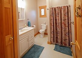 Cozy Cove Cottage Limit 6 3 Bedroom Cottage by RedAwning