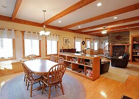 Cozy Cove Cottage Limit 6 3 Bedroom Cottage by RedAwning