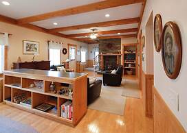 Cozy Cove Cottage Limit 6 3 Bedroom Cottage by RedAwning