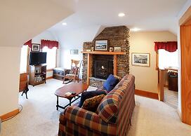 Cozy Cove Cottage Limit 6 3 Bedroom Cottage by RedAwning