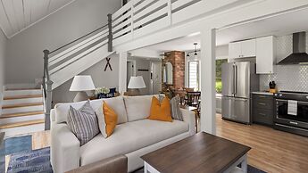 Robinson Cabin 3 Bedroom Cabin by RedAwning